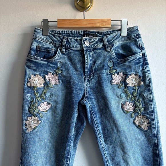 Suko Jeans in Light Blue Embroidered with Pink Floral Accents - Picture 3 of 5
